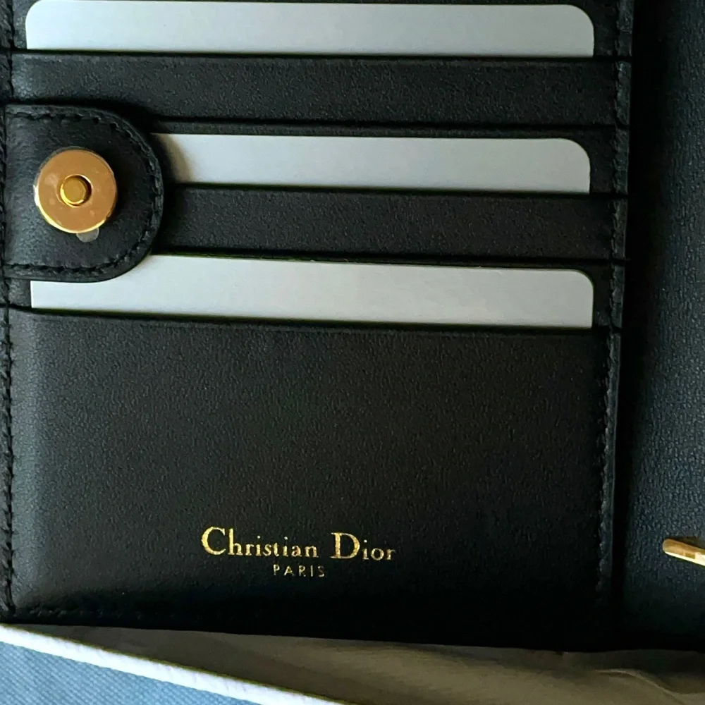🔥🔥 DIOR XL wallet WITH BOX|DUST BAG|RIBBON - Picture 11 of 13